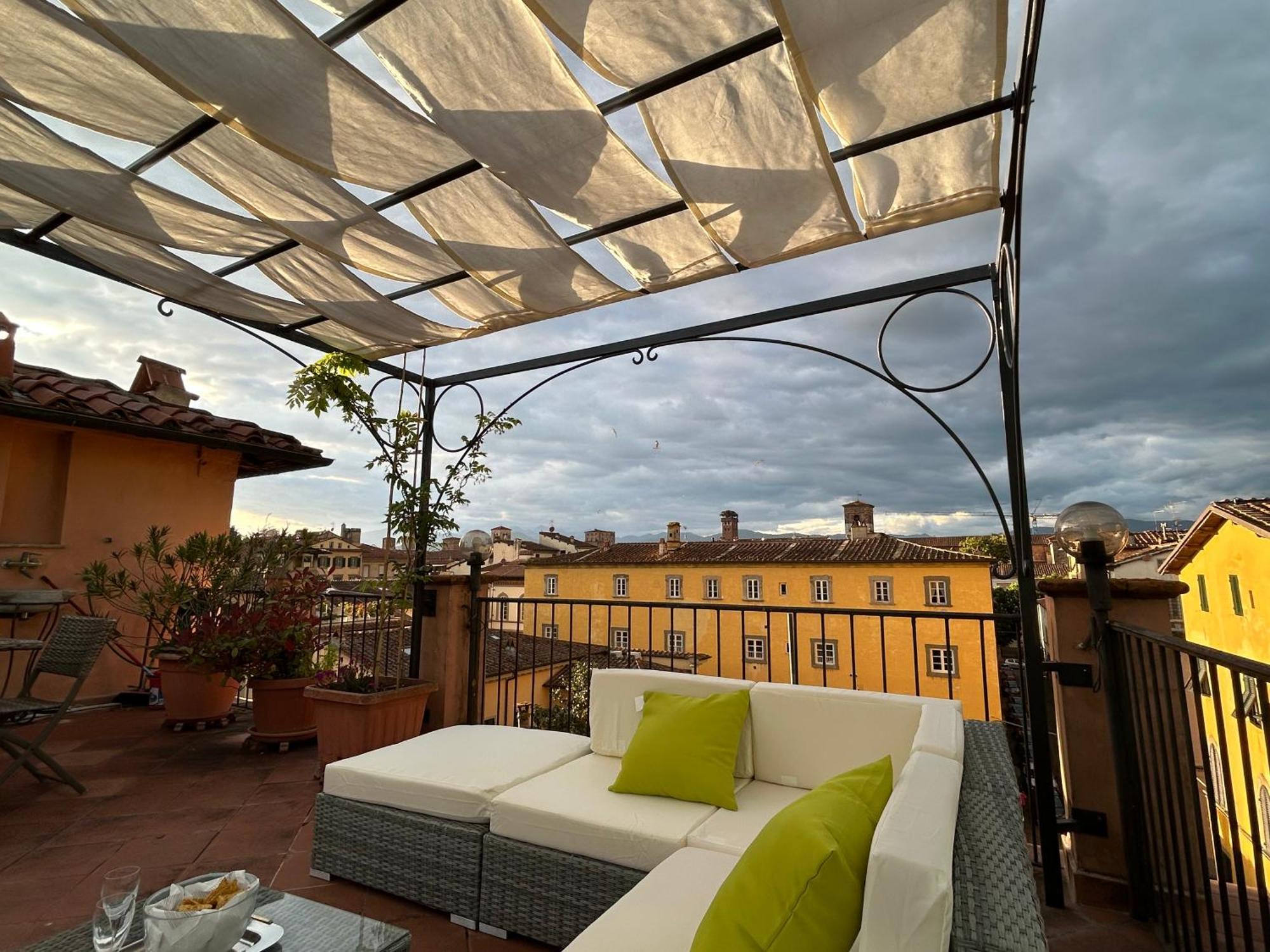 La Terrazza Fra Le Torri Lägenhet Lucca Exteriör bild
