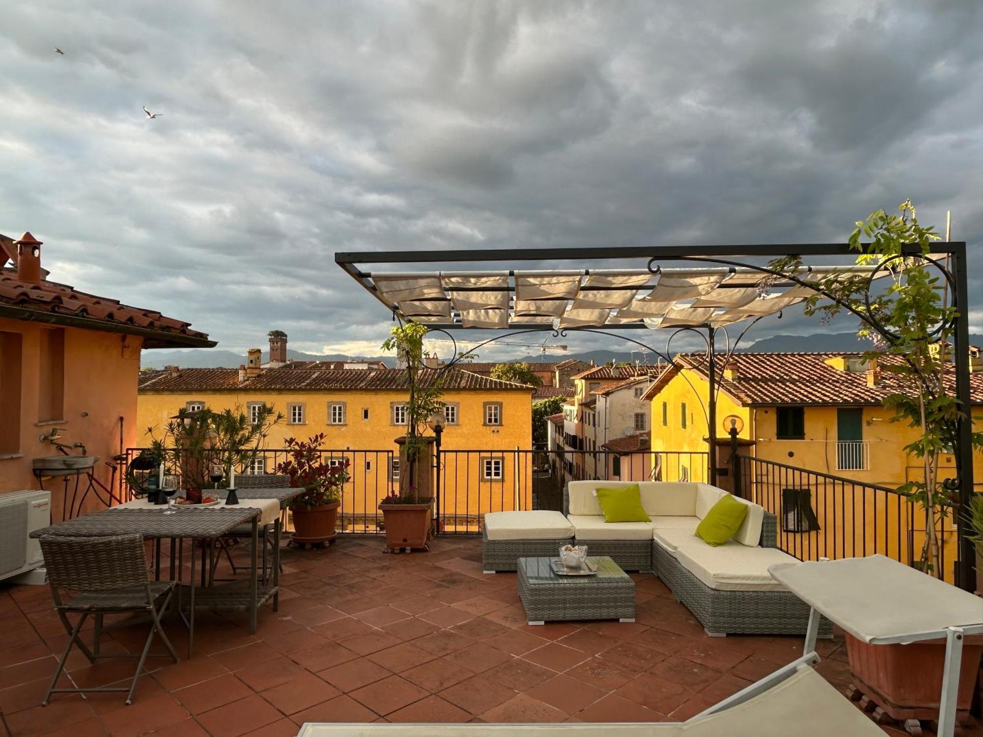 La Terrazza Fra Le Torri Lägenhet Lucca Exteriör bild