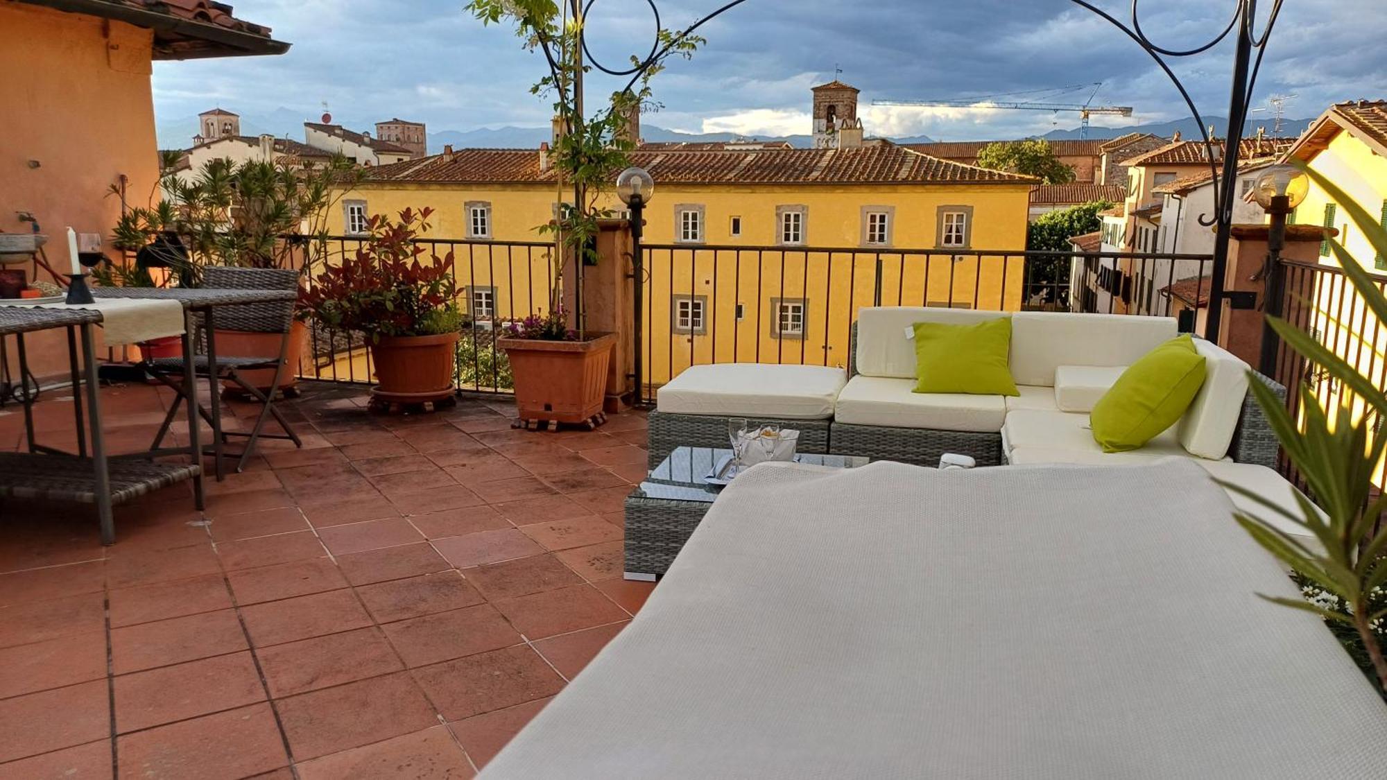 La Terrazza Fra Le Torri Lägenhet Lucca Exteriör bild
